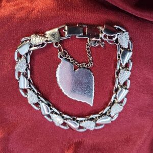 Vintage Silver Tone Size 7 Bracelet With Leaf Design And Charm Great Condition!